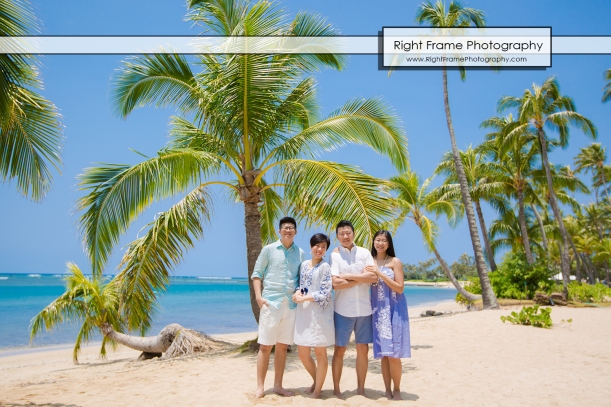 Family Photographer near Hyatt Regency Waikiki Beach Oahu Hawaii